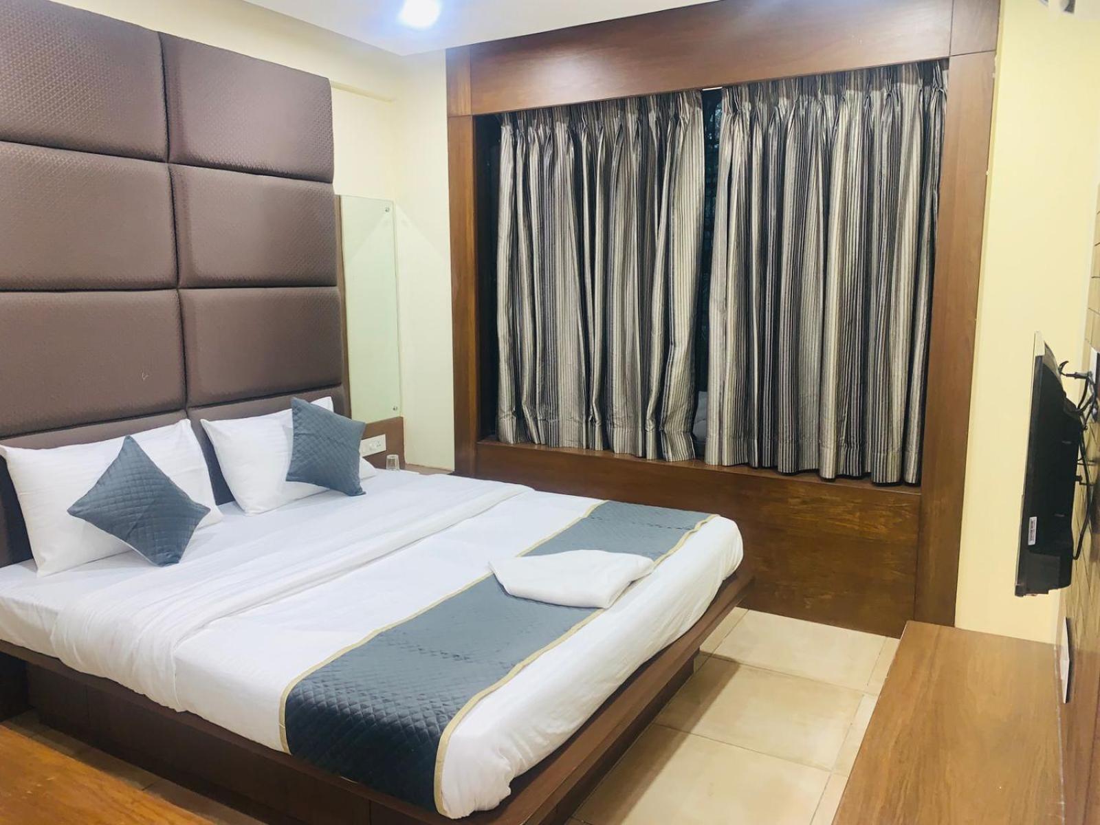 Sun Solitaire Pune Exterior photo
